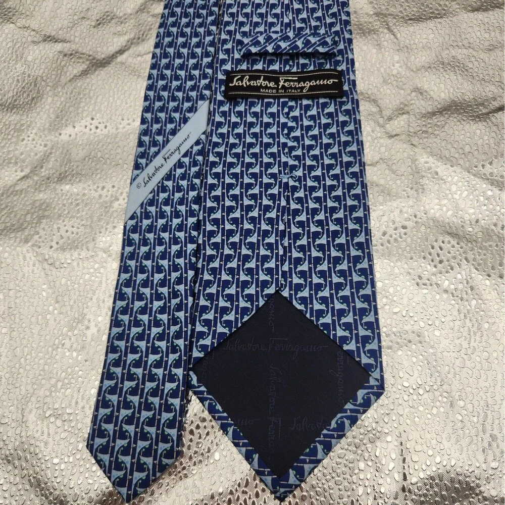 Tie Salvatore Ferragamo Navy Blue Stylized Whale 100% Silk Necktie Italy Vintage